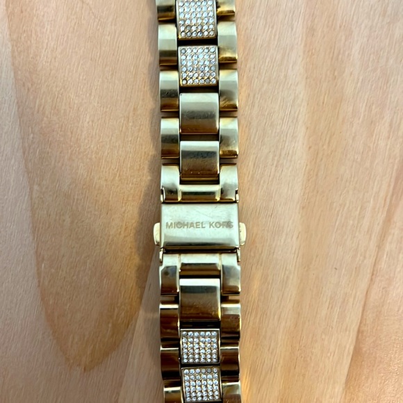NEW Michael Kors Pavé Gold-Tone Strap For Apple Watch - Picture 3 of 7